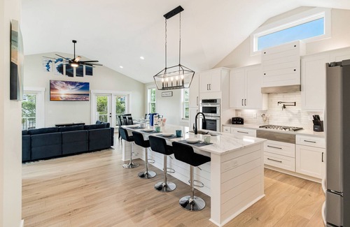 Yaupon Beach House | Great Ocean Views - Saltwater Pool - Elevator - 40A EV Charger - Mins to Beach, Shops and food