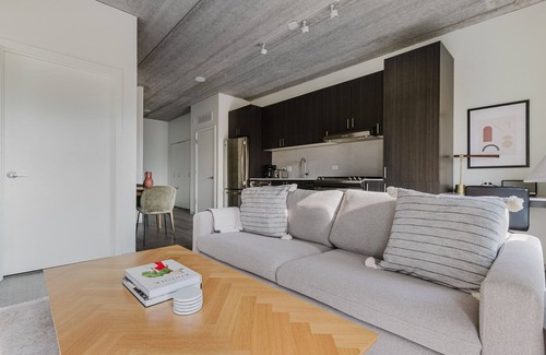 Old Town Apartment | Great Old Town 1BR Gym, W/D, Lounge & A/C, by Blueground