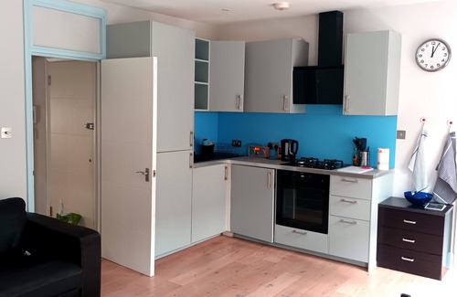 Little Venice Apartment | Great one bedroom apartment in Maida Vale near Portobello Rd & Little Venis.
