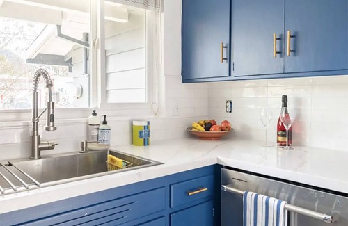 Healdsburg House | Great outdoor space, fire pit & gourmet kitchen minutes from downtown Healdsburg