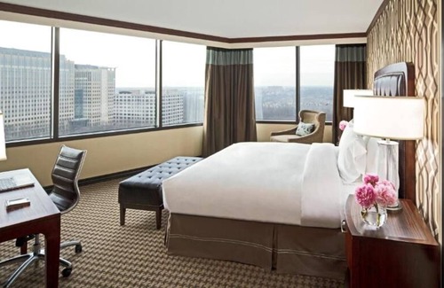 Alexandria West House | Great Relaxing Stay! 3 Pet-Friendly Units, Pool, Onsite Restaurant, Bar