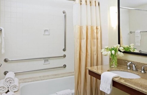 Alexandria West House | Great Relaxing Stay! 3 Pet-Friendly Units, Pool, Onsite Restaurant, Bar