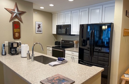 Mountain House Condo | Great Romantic Gateway. Pool. Hot Tub. Lift.