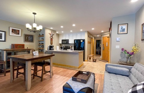 Mountain House Condo | Great Romantic Gateway. Pool. Hot Tub. Lift.