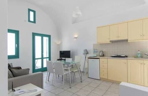 Imerovigli Villa | Great Santorini Villa | Villa Thalasa | Air Conditioning | 3 Bedrooms