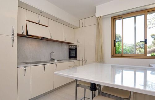 Cap d'Ail Apartment | Great vacation apartment with shared pool and lovely sea view.