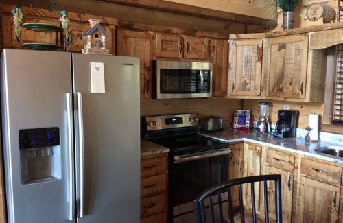 Ellijay Cabin | Great Views -"Lazy Bear Inn"
