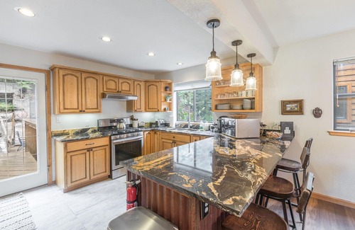 Ouray Condo | Great Views-Sleeps 8-Private Deck-Walk to Main St