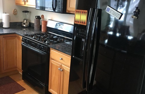 Central Vermont- Killington Condo | GREAT WHITE VIEW-SKI ON/SKI OFF-3 Trails HOT TUB & SAUNA- MONTHLY RENTALS