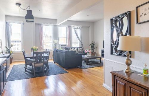 Gaslamp Quarter Hotel | Greely Gaslamp - Loft W Parking & 4 Beds #401