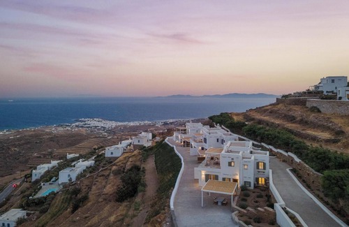 Tinos Town Apartment | Green 3 by Morfes Luxury Apartments