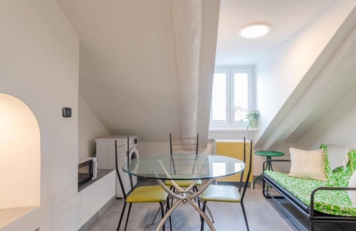 Borgo Dora Apartment | Green Balon (AIRCO) by Happyhostorino