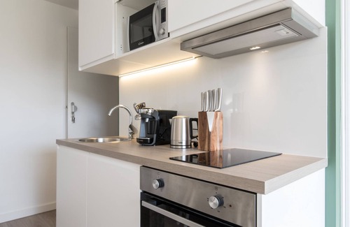 Croix Luizet Apartment | "Green Cosy, Doua/INSA/CESI, balcony, possibility of garage, workspace