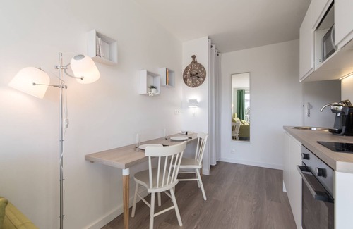 Croix Luizet Apartment | "Green Cosy, Doua/INSA/CESI, balcony, possibility of garage, workspace