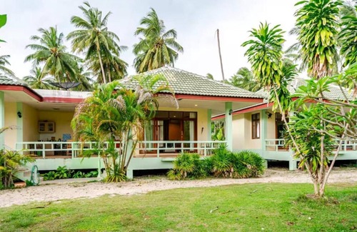 Ang Thong Apartment | Green Heaven Bungalows: :Nature, Beachside Pet-Friendly