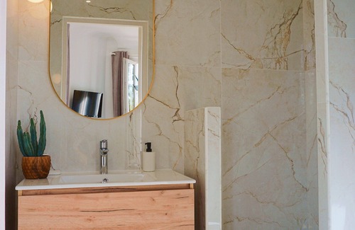 La Roche-Guyon House | Green Home