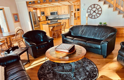 Spicer House | Green Lake Escape is an amazing home on the north shore of Green Lake in Spicer