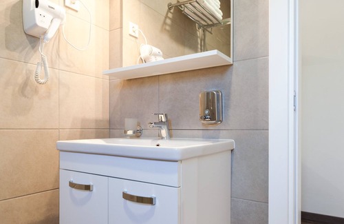 Jezerce Bed & Breakfast | Green lakes house 2