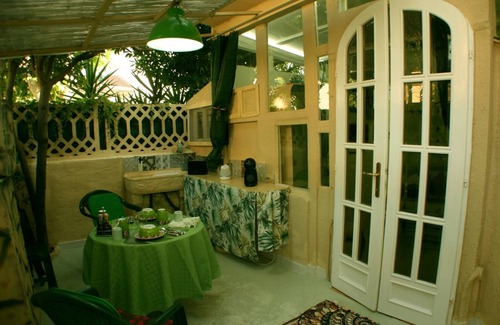 Vada House | GREEN ROOM OF ARTISTS