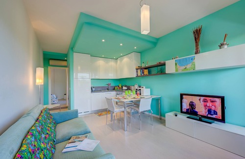 Rivoltella Apartment | Green Tiffany Apartment, Desenzano Del Garda, Italy