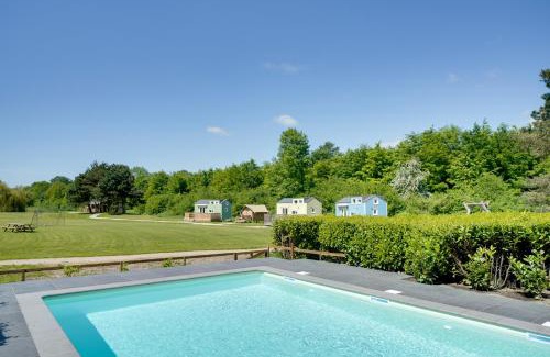 Zeewolde House | Green Tiny House with shared pool