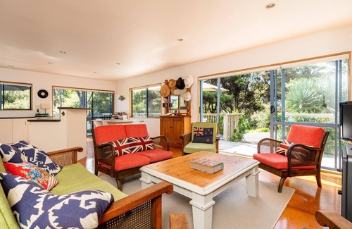 Mangawhai Heads House | Green Views - Cute, sunny and pet-friendly cottage in a lovely bush setting close to amenities