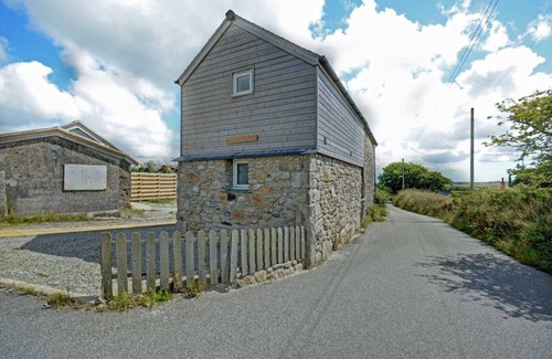Carnmenellis House | Greenbells - Two Bedroom House, Sleeps 4
