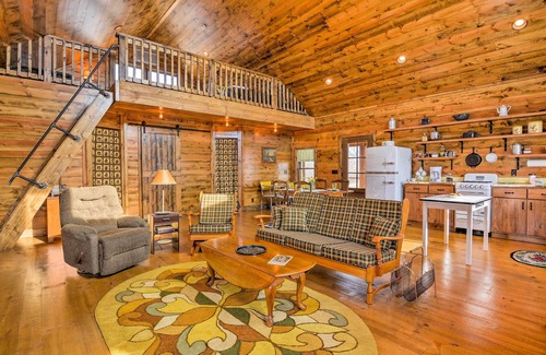 Greenfield Cabin | Greenfield Cabin w/Screened-In Porch & Fire Pit!