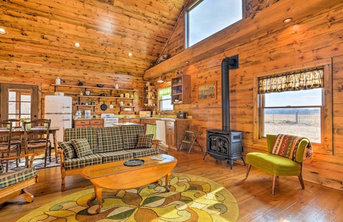 Greenfield Cabin | Greenfield Cabin w/Screened-In Porch & Fire Pit!