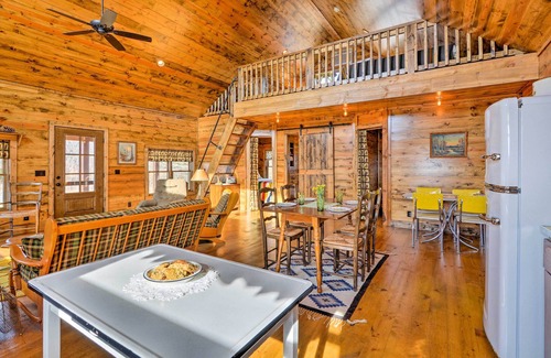 Greenfield Cabin | Greenfield Cabin w/Screened-In Porch & Fire Pit!