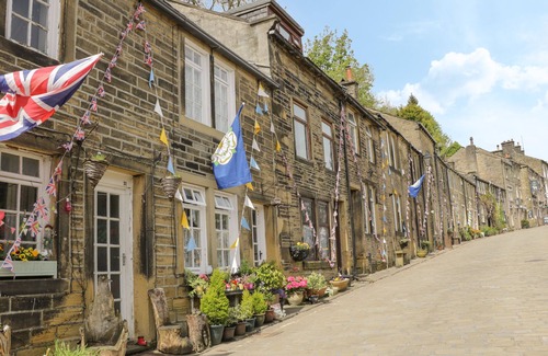 Oakworth Cottage | Greenfield Cottage