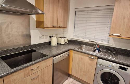 Stone Apartment | Greenhithe Cosy Apartment, Netflix and Sport Channels