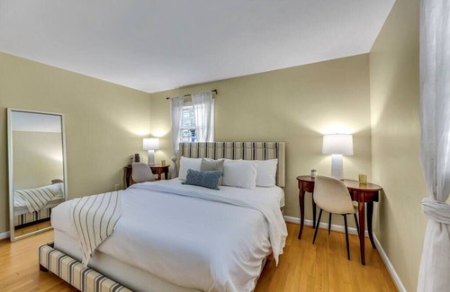 Greensboro House | Greensboro Getaway! Close 2 Everything! EZ checkIn