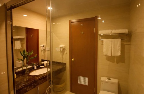 Guichi Qu Hotel | GreenTree Inn Chizhou Changjiang Middle Road Shangzhidu Commerce Square Express Hotel