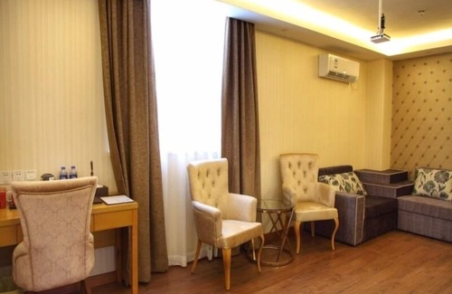 Xiangzhou District Hotel | GreenTree Inn Zhuhai Light Rail Pearl Station Express Hotel