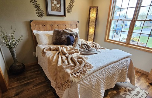 Butte Des Morts House | GREENVILLE, WI - 3 BR, 2 Full Bath -- Great for Hosting