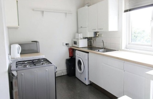 Greenwich West Apartment | Greenwich one Bedroom Spacious Split Level Garden Flat