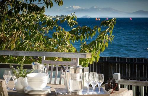 Hilltop Villa | Greenwood Lodge- Lakefront With Mooring and Lawn