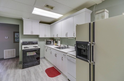 Greers Ferry Condo | Greers Ferry Condo w/Easy Access to Lake!