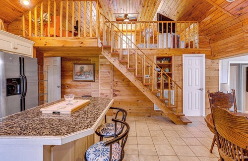 Higden House | Greers Ferry Home w/Fire Pit Near Shiloh Marina!