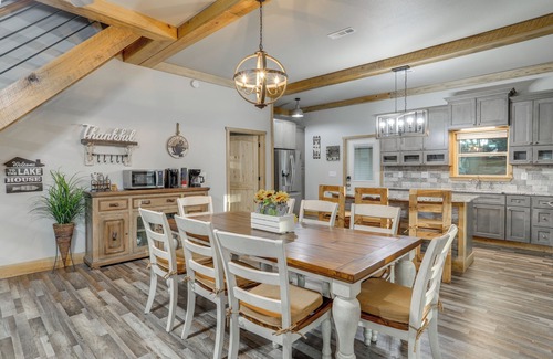 Drasco House | Greers Ferry Lake Access & Deck: Group Getaway!