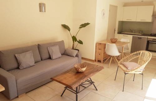 Greoux-les-Bains Apartment | Greoux les bains - appartement 4 personnes - Domaine des Broues