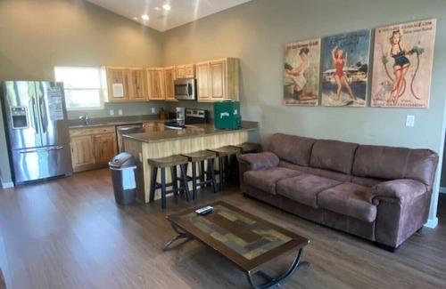 Lake Ozark Cabin | Grey Cabin Sleep 16- free VIP!