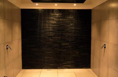 Newcastle Cabin | Grey Goose Game Lodge