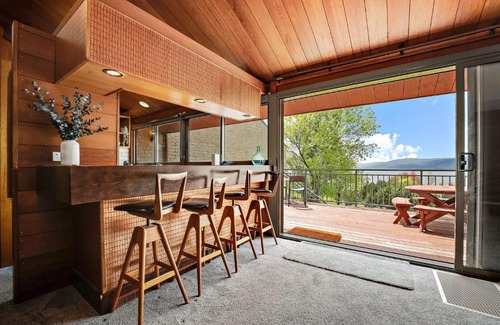 Jindabyne House | Grey Kangaroo - 2BR l Lake Front l Pet Friendly l Air-Con l BBQ l WiFi