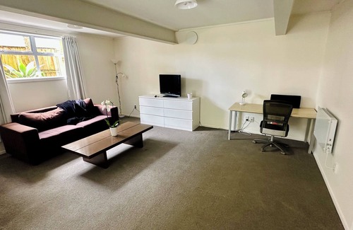 Grey Lynn House | Grey Lynn Studio w. Sauna - Central to Park, Supermarket, Cafe's and Bar's