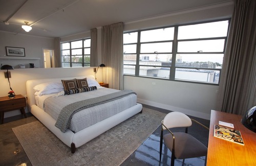 Tyler Hotel | Greyhound Inn - Deluxe King Suite