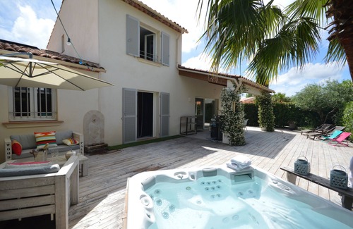 Grimaud Villa | GRIMAUD: Charming villa in a quiet private residence with swimming pool and jacuzzi