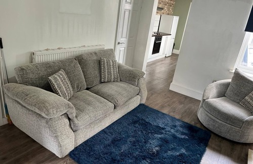 Cleethorpes House | Grimsby Retreat, 4 Bed Spacious House Flat 2