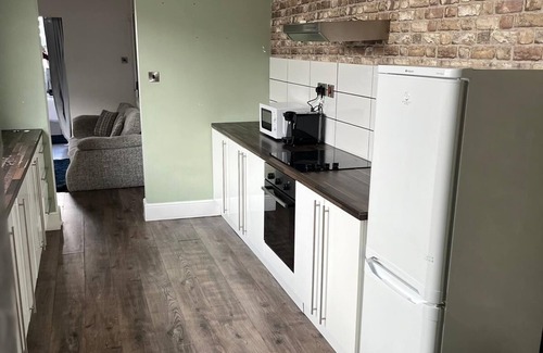 Cleethorpes House | Grimsby Retreat, 4 Bed Spacious House Flat 2